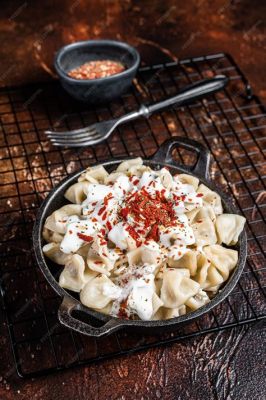  Manti – Herkullinen Turkkilainen Dumpling-Deliotte Täynnä Juurayta ja Mausteista!